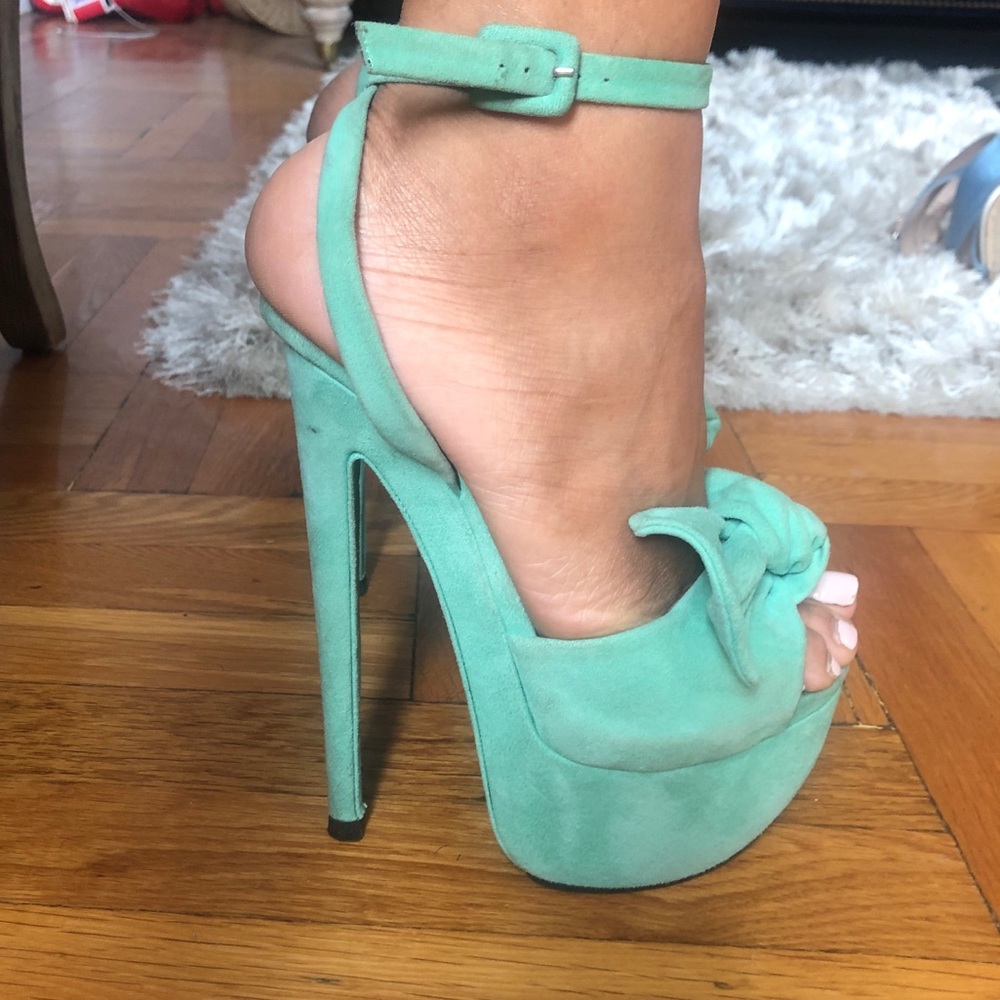 Giuseppe Zanotti Suede Bow Platform Sandals